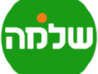 רכב במוסך עם שלט של CarGeek, שירותי תיקון ותחזוקת רכבים.
